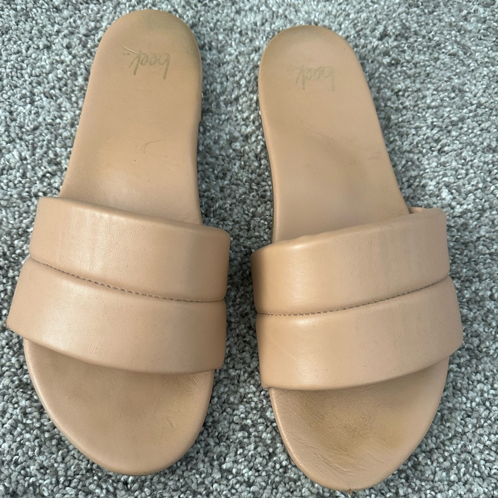 Beek sandals.